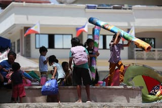 Las réplicas complican la recuperación en Filipinas tras un sismo que mató a 45 y desplazó a 10.000