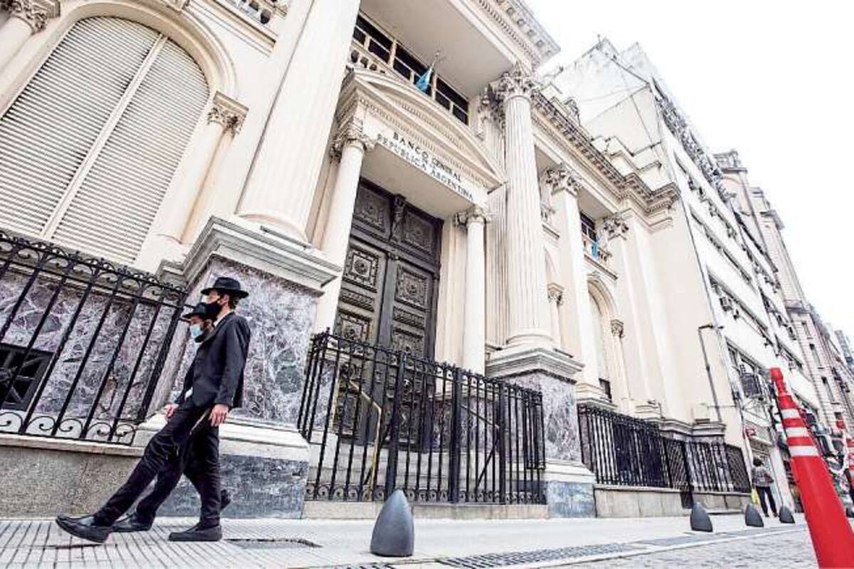 Las reservas líquidas oscilan entre -362 y -1300 millones de dólares, según analistas