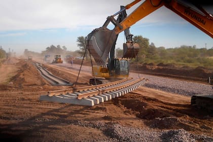 Las restricciones de gastos en el sector público plantean un desafío; qué opinan funcionarios y economistas respecto de la definición de qué continuar o interrumpir