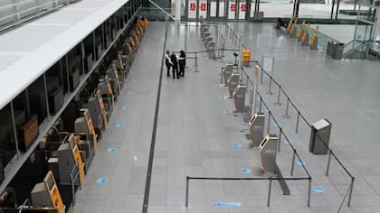 Las restricciones por covid dejaron los aeropuertos casi desiertos durante más de un año.
