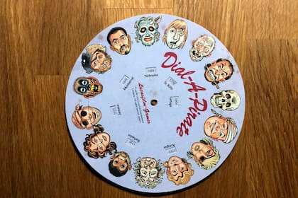 Las ruedas de cartón superpuestas que funcionaban como protección anticopia del juego The Secret of Monkey Island