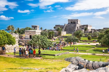 Las ruinas arqueológicas de Tulum, las únicas rodeadas por el azul turquesa del mar Caribe