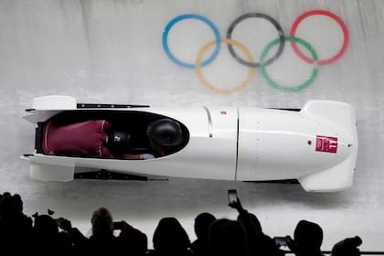 Las rusas en plena competencia de bobsleigh