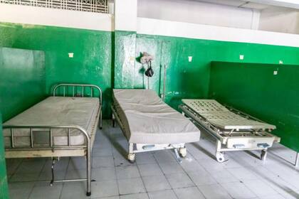 Las salas del hospital general de Puerto Príncipe se vieron vacías