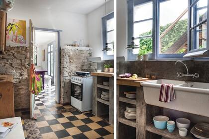 Las secciones de piedra le transmiten identidad a la cocina y gracia a los muebles de cemento alisado y madera, una alternativa de bajo presupuesto para el guardado y la superficie de apoyo. Muebles de cocina (diseño de Lago Project ejecutado por un carpintero de Rocha).