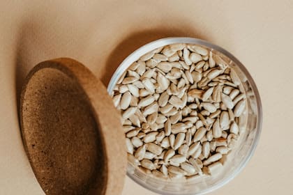 Las semillas de girasol ayudan a producir colágeno y protegen la tiroides: cuántas y cómo consumirlas