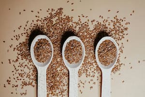 Las semillas de linaza se han convertido en el mejor complemento de yogures, licuados, jugos, cereales o frutas