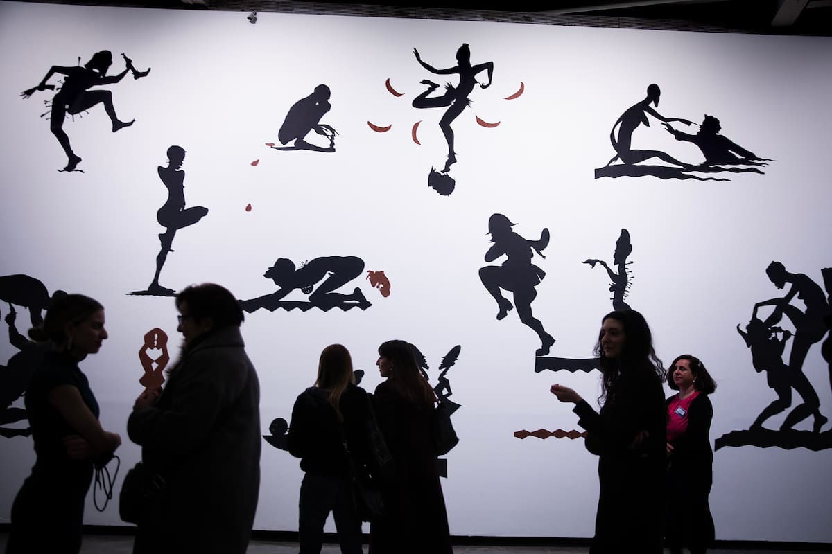 Las siluetas de Kara Walker sorprenden en Fundación Proa