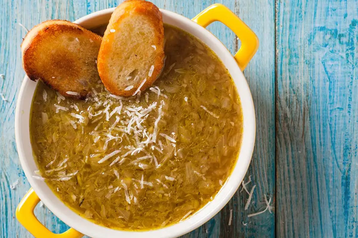 Las sopas más simples salen al ruedo con el frío, pero si le sumamos un toque gourmet, transformamos este clásico en una verdadera fiesta para los sentidos.