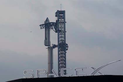 “Las Starship están diseñadas para volar”, afirmó SpaceX en una carta abierta dirigida a la Administración Federal de Aviación (FAA) de Estados Unidos (AP Foto/Eric Gay)