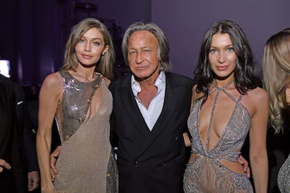 Las supermodelos con su padre Mohamed Hadid.