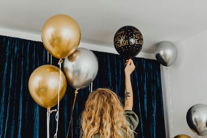 Las supersticiones de año nuevo se relacionan siempre con alentar a los buenos augurios