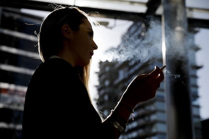 Los impuestosa los cigarrillos son colocados para generar un desaliento al fumador