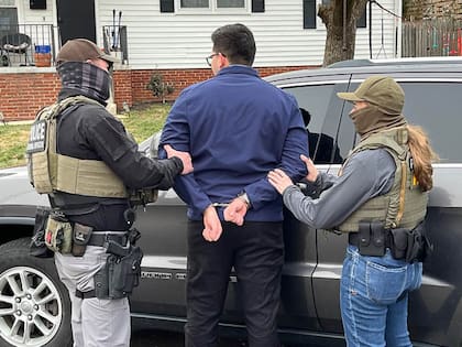 Las tácticas del ICE causan desconfianza y temor en las comunidades, según el asambleísta de Nueva York