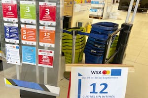 Las tarjetas de débito, billeteras virtuales y tarjetas prepagas avanzan en los comercios