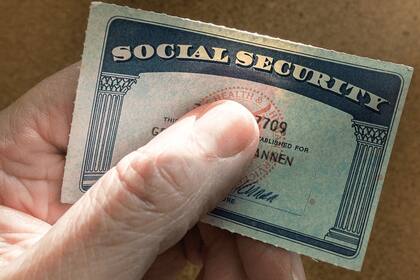 Las tarjetas de seguro social se componen por nueve dígitos y el nombre de la persona