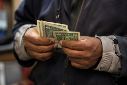 Las tasas salariales de los trabajadores de la construcción en Illinois se calcular por hora trabajada según la remuneración total