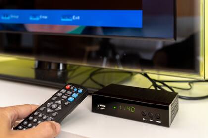 Las televisiones smart y sus decodificadores son lo electrodomésticos que más energía consumen aun cuando están apagados