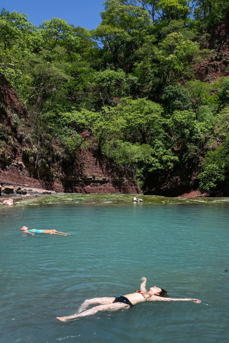 Las termas se suelen disfrutar sin gente.