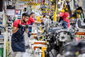 Las terminales en Córdoba reducen su ritmo de producción por la caída de ventas de 0km