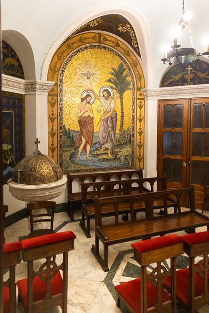 Las teselas de oro del baptisterio.