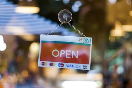 Las tiendas no tienen la obligación de dar el día libre a sus empleados (Pixabay/@wndj)