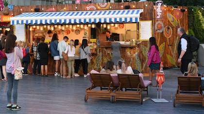 Estas son tiendas itinerantes de peque?as dimensiones, que promedian los 25 metros cuadrados