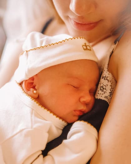 Las tiernas fotos de Arianna, la primera hija de Stephanie Demner y Guido Pella