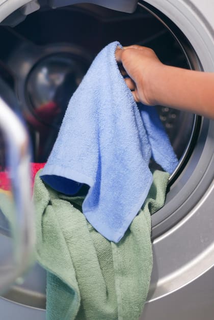 Las toallas con mal olor pueden estar cargadas de microorganismos que sobreviven en las fibras