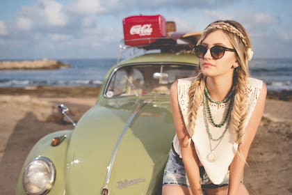 Las trenzas son uno de los peinados que se pueden hacer para proteger el pelo en verano