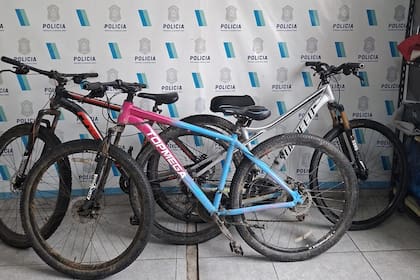 Las tres bicicletas utilizadas por los menores que fueron a robarle al comerciante que se defendió a los tiros en Mar del Plata