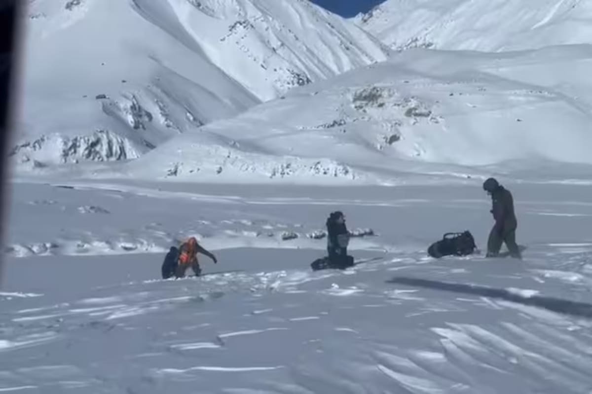 Las tres personas fueron rescatadas después de estar días varadas