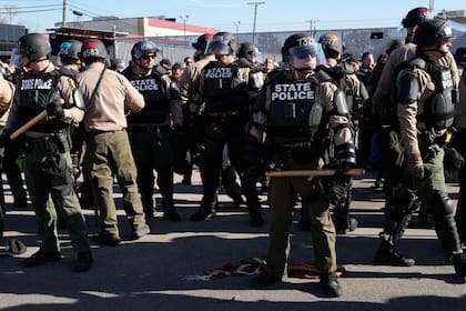 Las tropas de la Guardia Nacional federalizadas llegaron a esas ciudades a principios de octubre, pero nunca se desplegaron operativamente