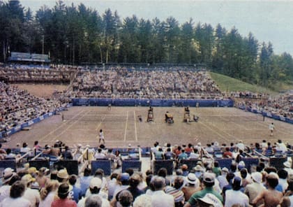 Las únicas dos canchas del Mount Washington Stadium, donde se jugaba el torneo de North Conway en 1983: ese año lo ganó Batata Clerc y Vilas perdió en cuartos de final