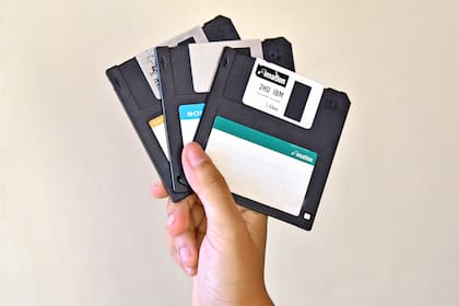 Las unidades de almacenamiento de 3,5 pulgadas aún son utilizadas por las autoridades tokiotas para informar los depósitos y liquidaciones de sueldo en las entidades bancarias