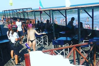 Las Grutas. Una mujer hizo topless en un balneario y llamaron a la policía