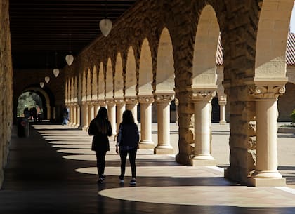 Las universidades públicas del estado manejan un sistema semestral con intersesiones de invierno, mayo y verano
