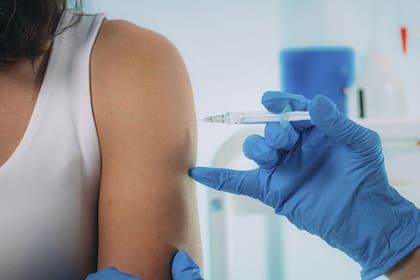 Las vacunas contra el coronavirus se inoculan en la parte superior del antebrazo