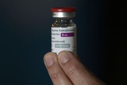 Las vacunas, recuerdan los expertos, ayudan a reducir los cuadros graves y las muertes por coronavirus