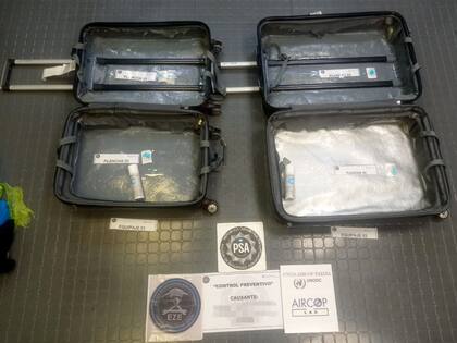 Las valijas del detenido tenían cocaína oculta