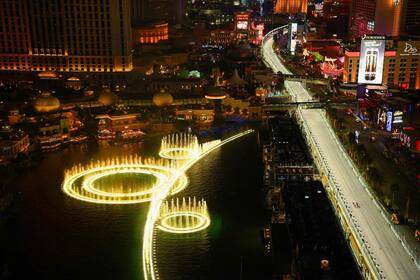 Las Vegas llama la atención por sus luces y su colorido, pero la pista es de un asfalto resbaladizo y volvió a tener una riesgosa alcantarilla suelta.