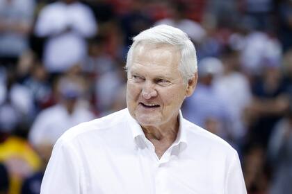 Jerry West, gloria de Los Angeles Lakers y hoy asesor del rival Clippers.