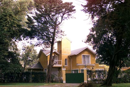 Las ventajas y desventajas de las urbanizaciones aisladas del entorno por un cerco o un muro en comparación a las que no lo tienen; qué observar en cada caso