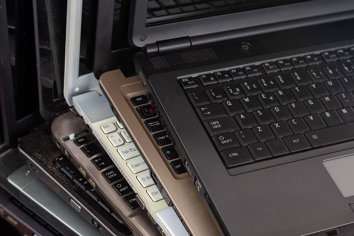Las ventas de PCs a nivel mundial cayeron por primera vez en más de dos años: la escasez de componentes forzó a un aumento de precios