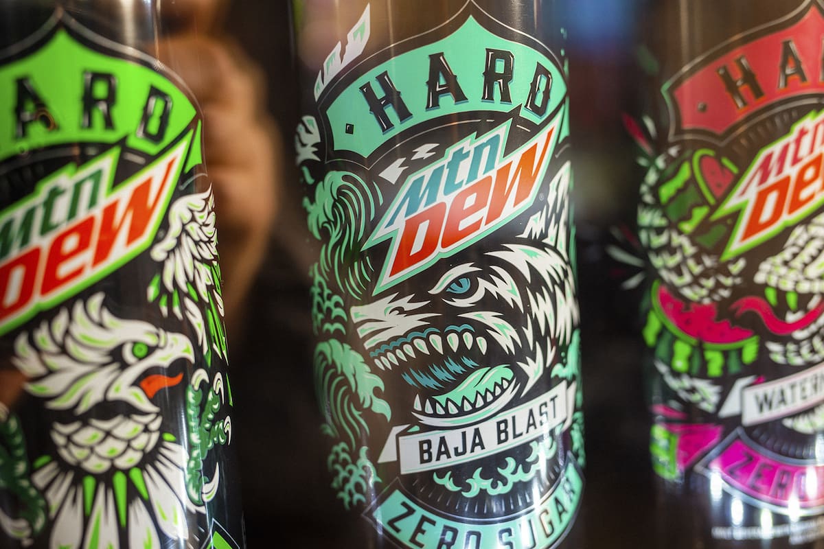 Las ventas de seltzers y cócteles enlatados listos para beber fueron de unos US$10.000 millones en 2021 y se espera que crezcan a un ritmo de dos dígitos en los próximos años.