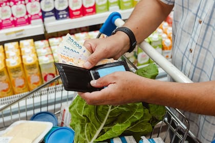 Las ventas en supermercados cayeron 3,3% interanual en enero, según Scentia