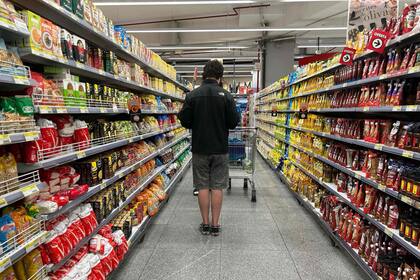 Las ventas en supermercados cayeron un 3,3% interanual en enero