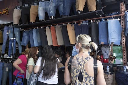 Las ventas minoristas pymes cayeron 3,4% interanual en mayo; indumentaria fue uno de los rubros más perjudicados