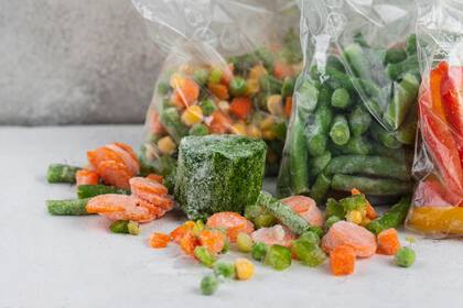 Las verduras congeladas suelen ser igual o incluso más nutritivas que los productos frescos que han pasado mucho tiempo en transporte y almacenamiento antes de llegar a la cocina