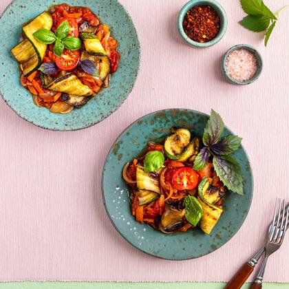 Las verduras crudas, pueden ser zanahorias, pepinos, tomates, zucchinis. Los brócolis y coliflor añaden un toque crujiente